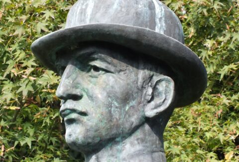 Varga Márton szobra